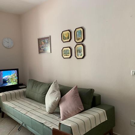 Arbi'S Pool View Apartment Golem  Exterior photo