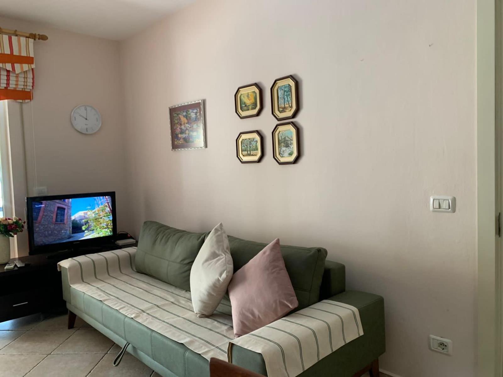 Arbi'S Pool View Apartment Golem  Exterior photo