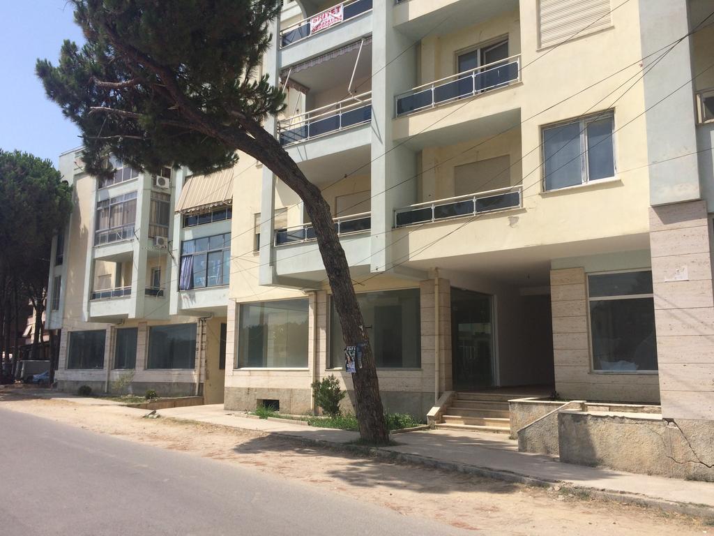 Arbi'S Pool View Apartment Golem  Exterior photo