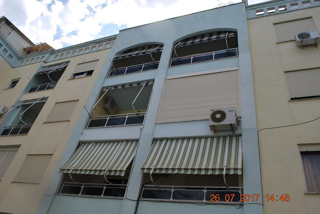 Arbi'S Pool View Apartment Golem  Exterior photo