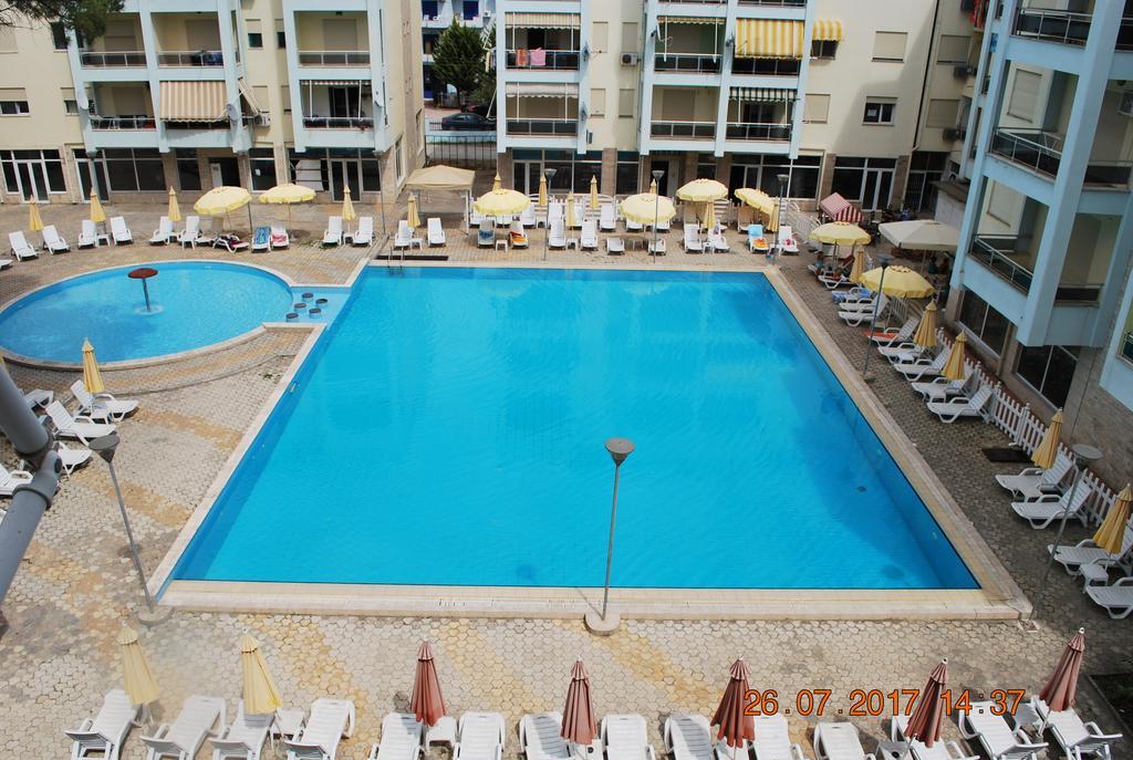 Arbi'S Pool View Apartment Golem  Exterior photo