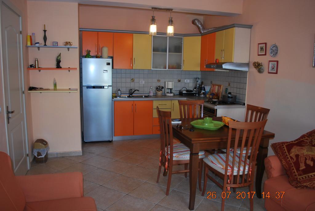 Arbi'S Pool View Apartment Golem  Exterior photo