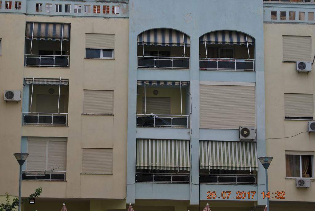 Arbi'S Pool View Apartment Golem  Exterior photo