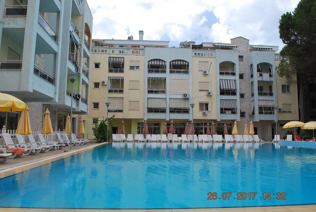 Arbi'S Pool View Apartment Golem  Exterior photo